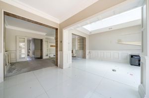 Open plan- click for photo gallery